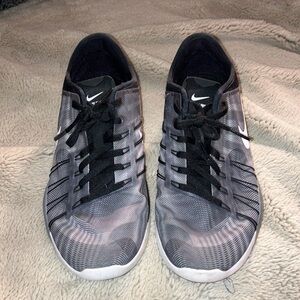 🧜‍♀️ Nike Free TR 6, Size 8